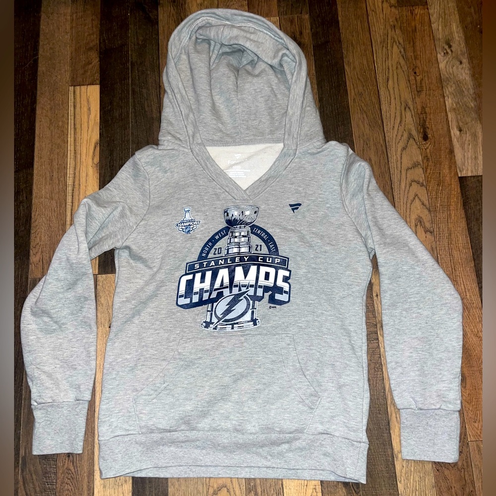 Tamp Bay Lightning 2021 Stanley cup Sweatshirt. Women’s cut. Size small.